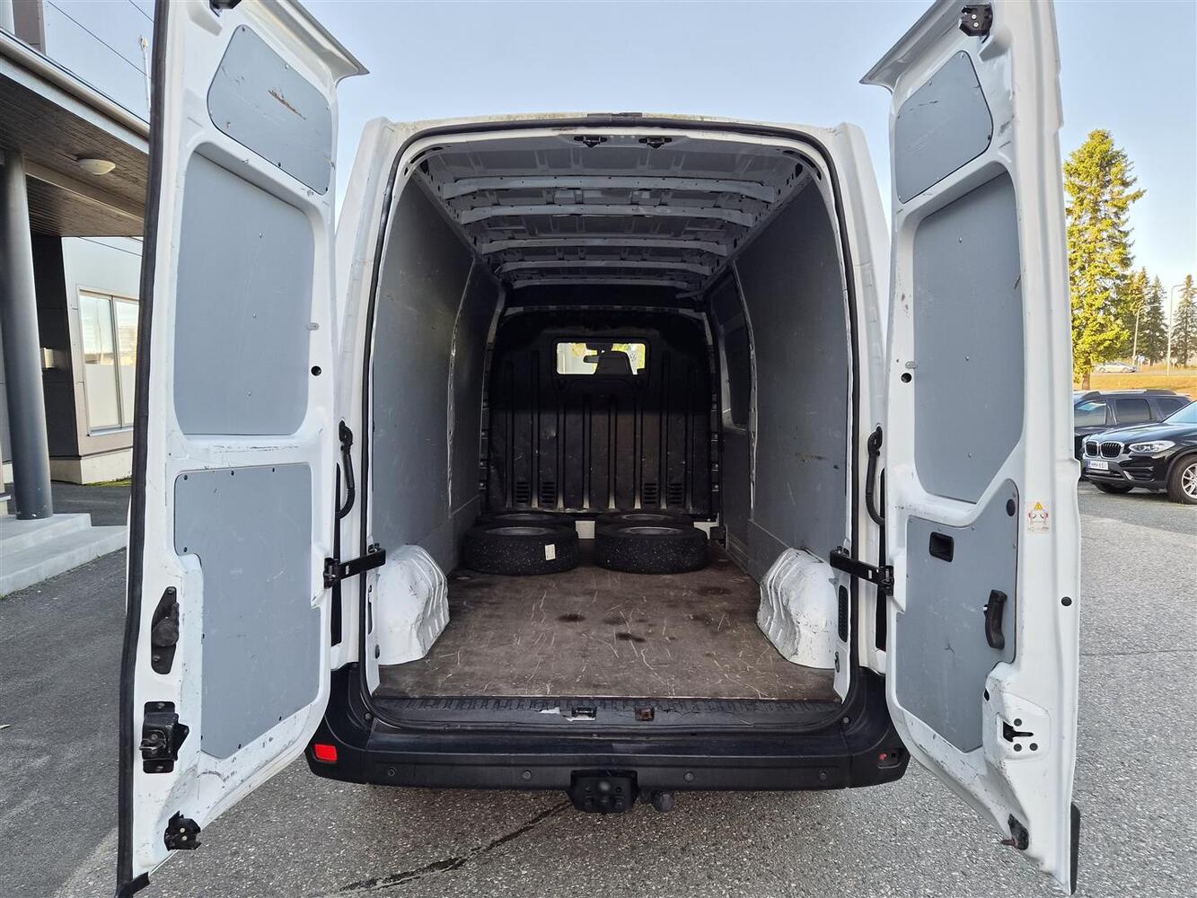 Nissan NV400 vaihtoauto