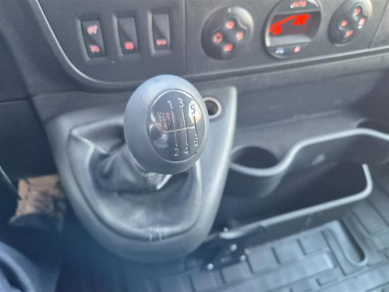 Nissan NV400 vaihtoauto