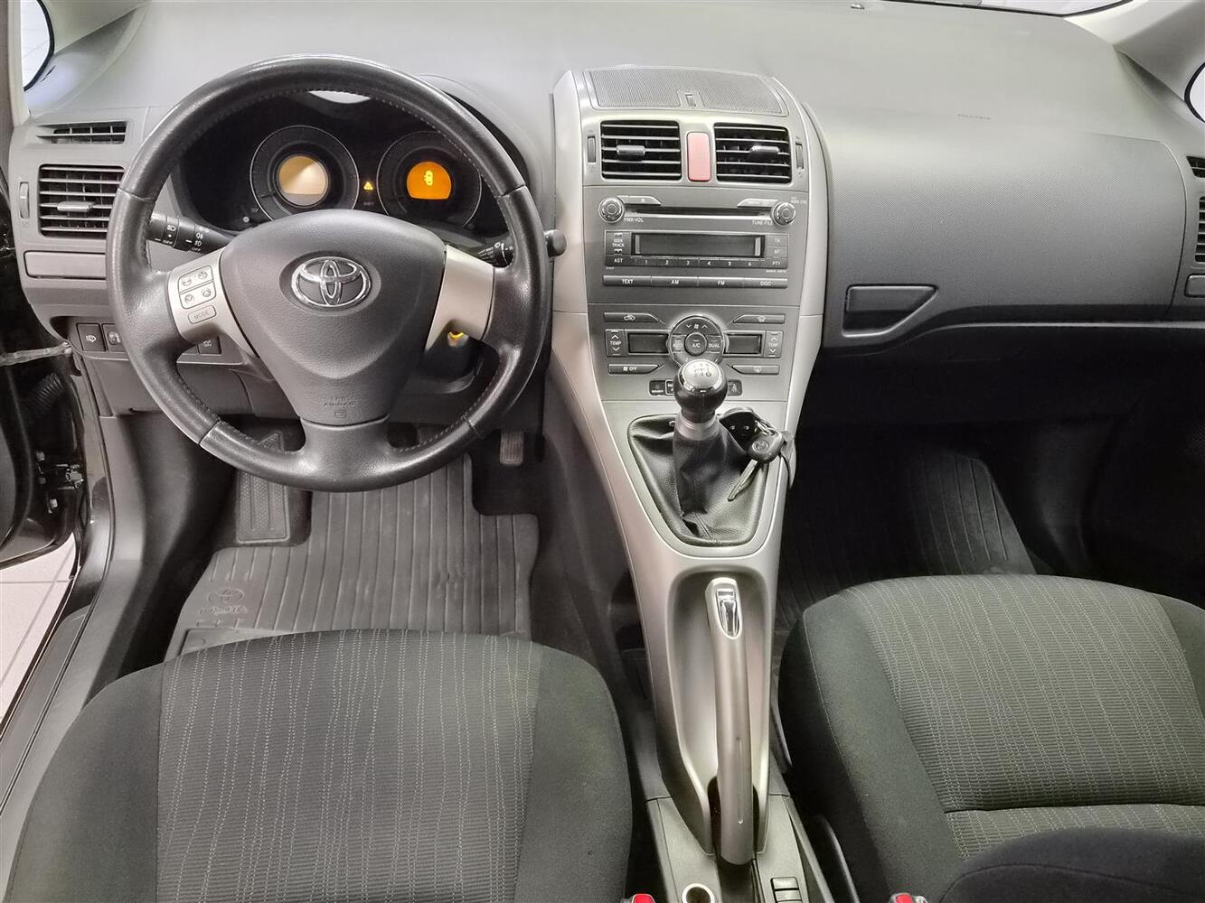 Toyota Auris vaihtoauto