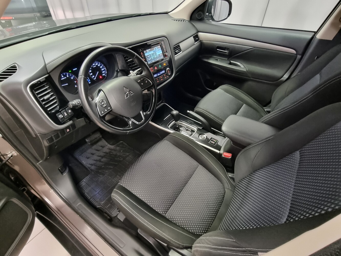 Mitsubishi Outlander vaihtoauto
