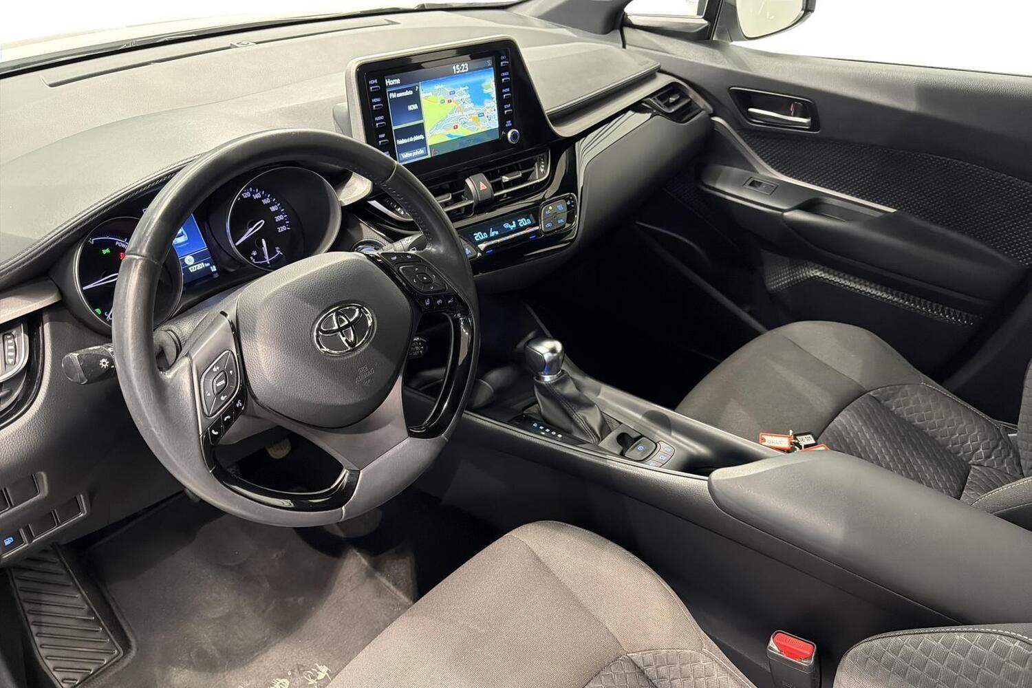 Toyota C-HR vaihtoauto