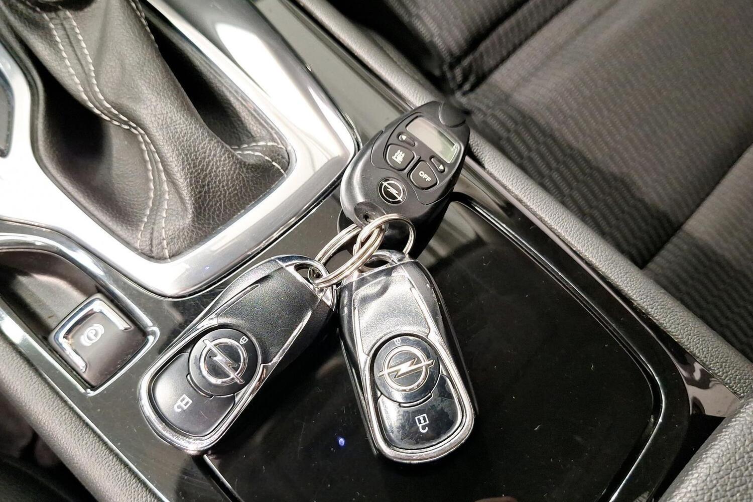 Opel Insignia vaihtoauto