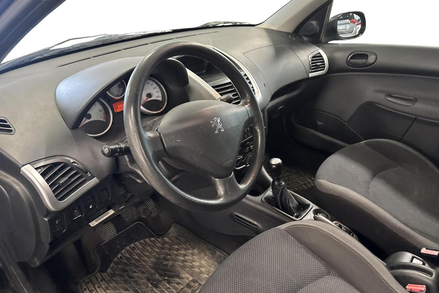 Peugeot 206 + vaihtoauto