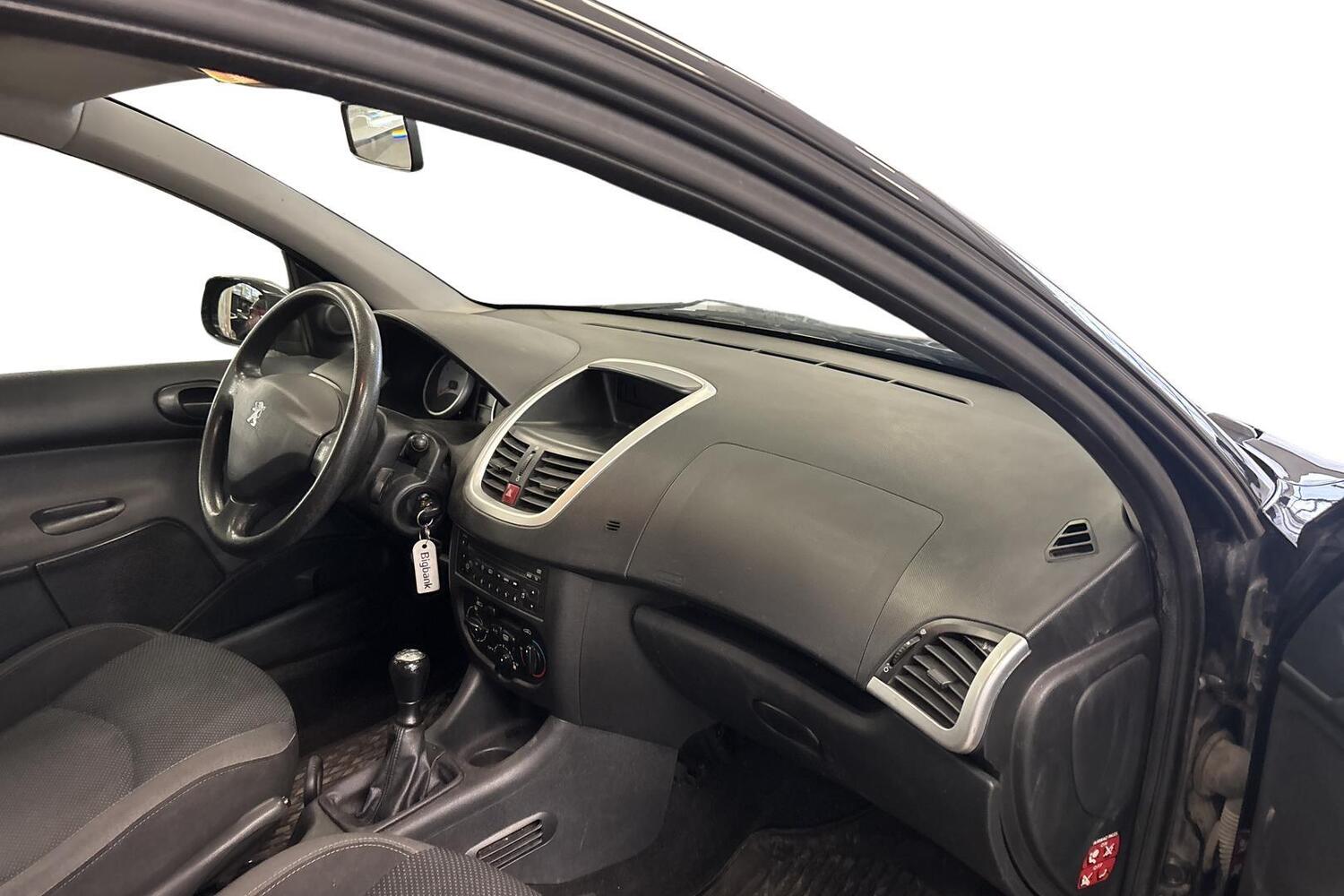 Peugeot 206 + vaihtoauto