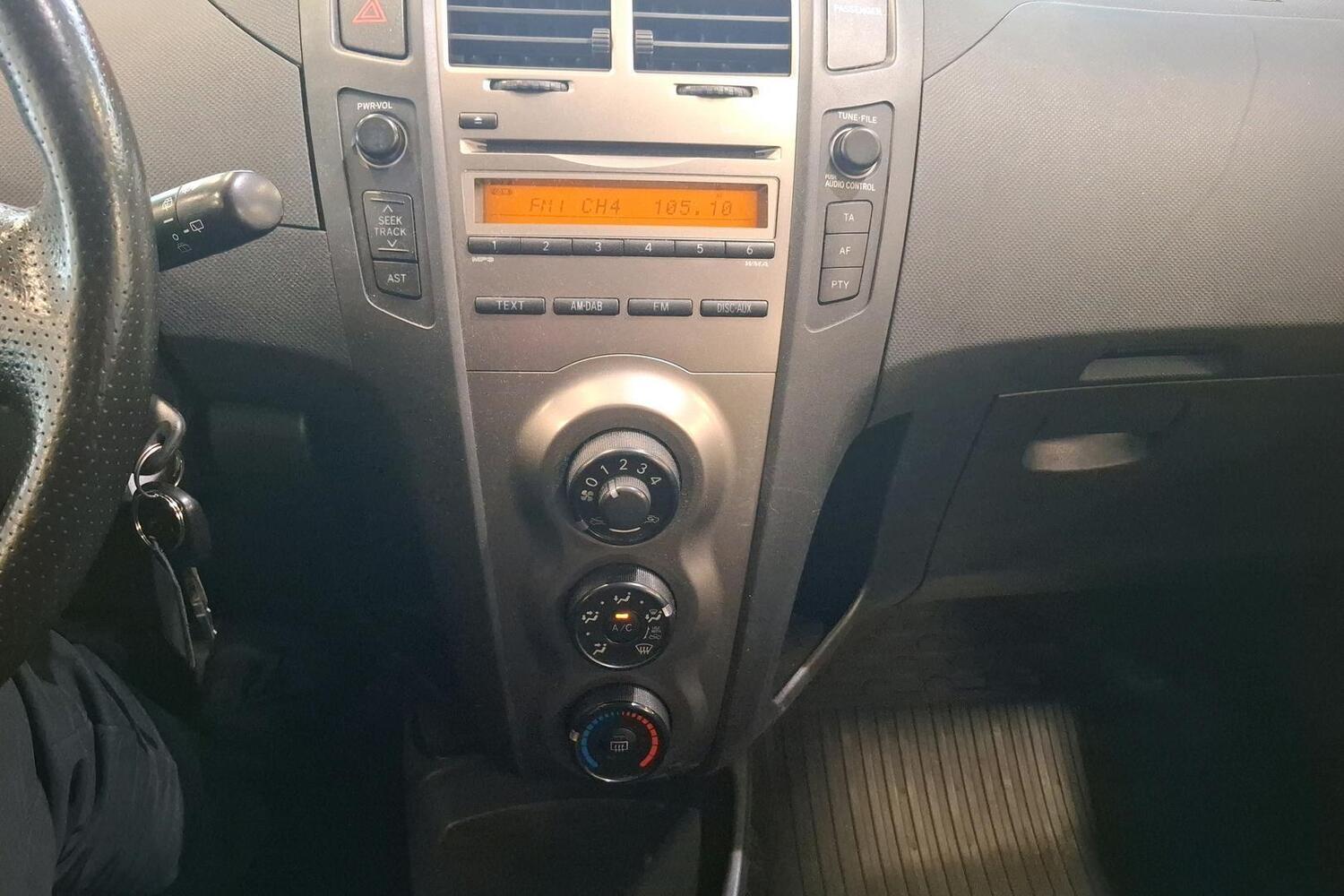 Toyota Yaris vaihtoauto