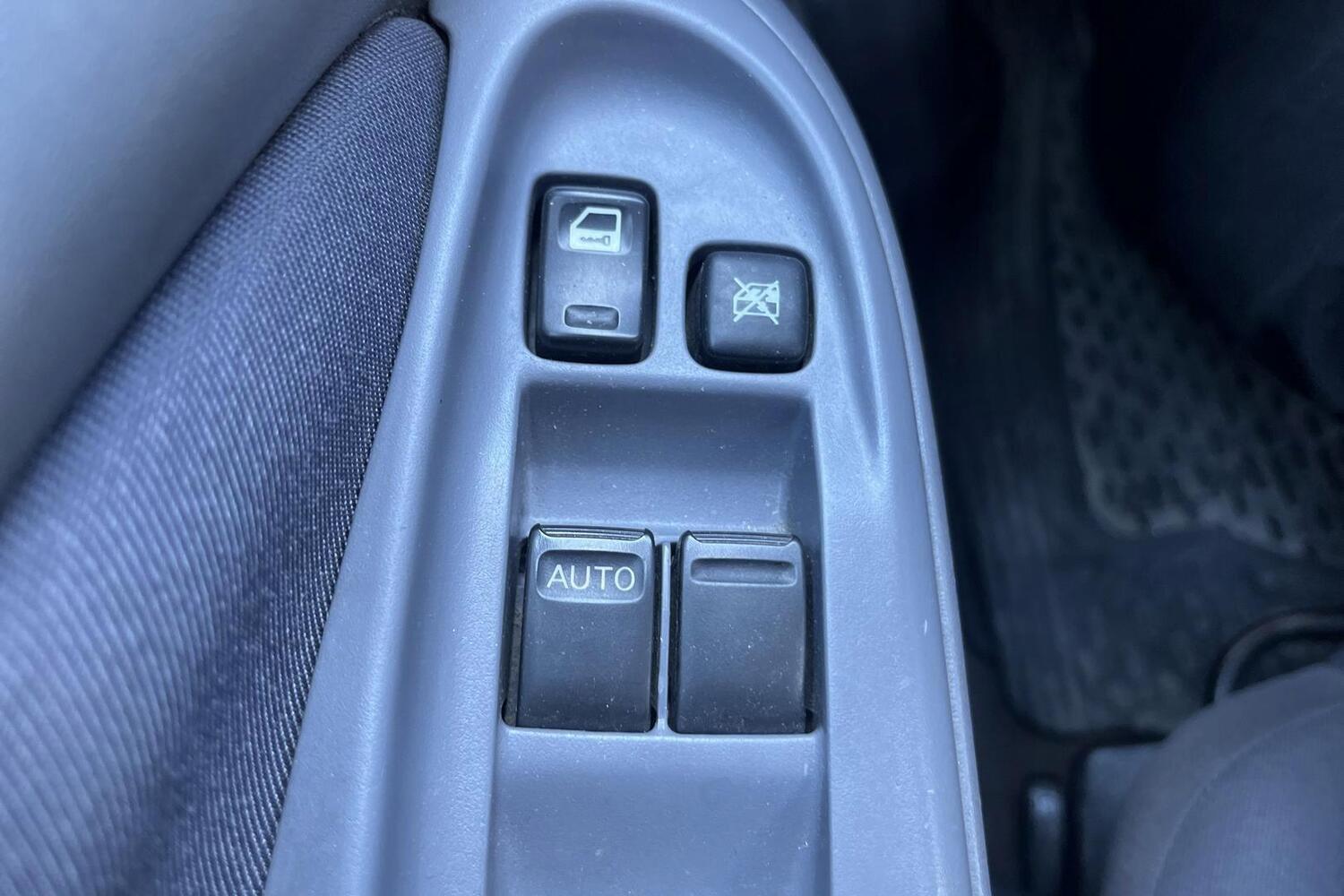 Nissan Almera vaihtoauto