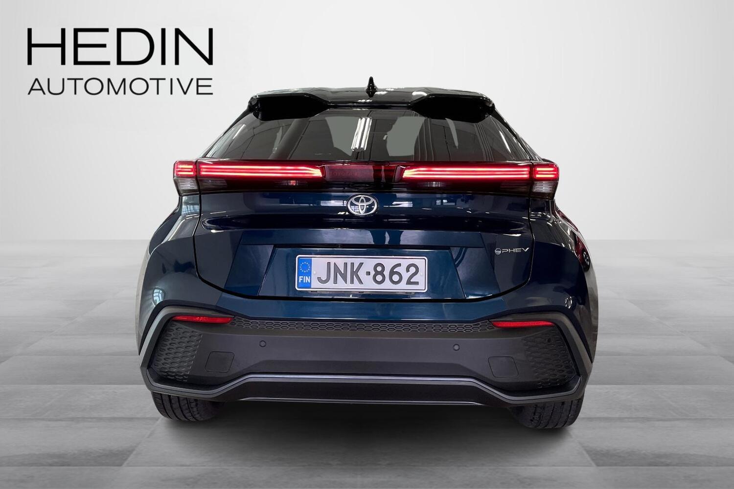 Toyota C-HR vaihtoauto