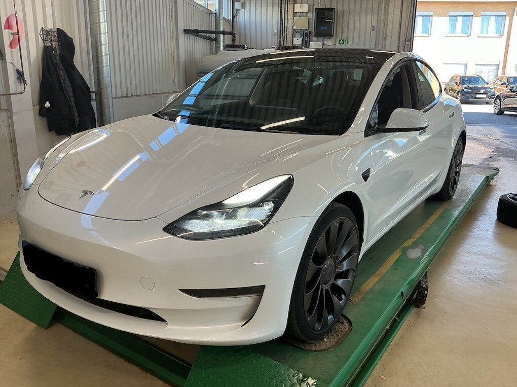 Tesla Model 3 vaihtoauto