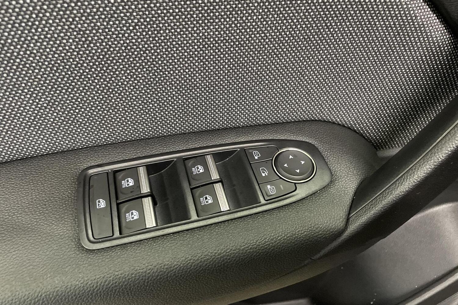 Mitsubishi Grandis vaihtoauto