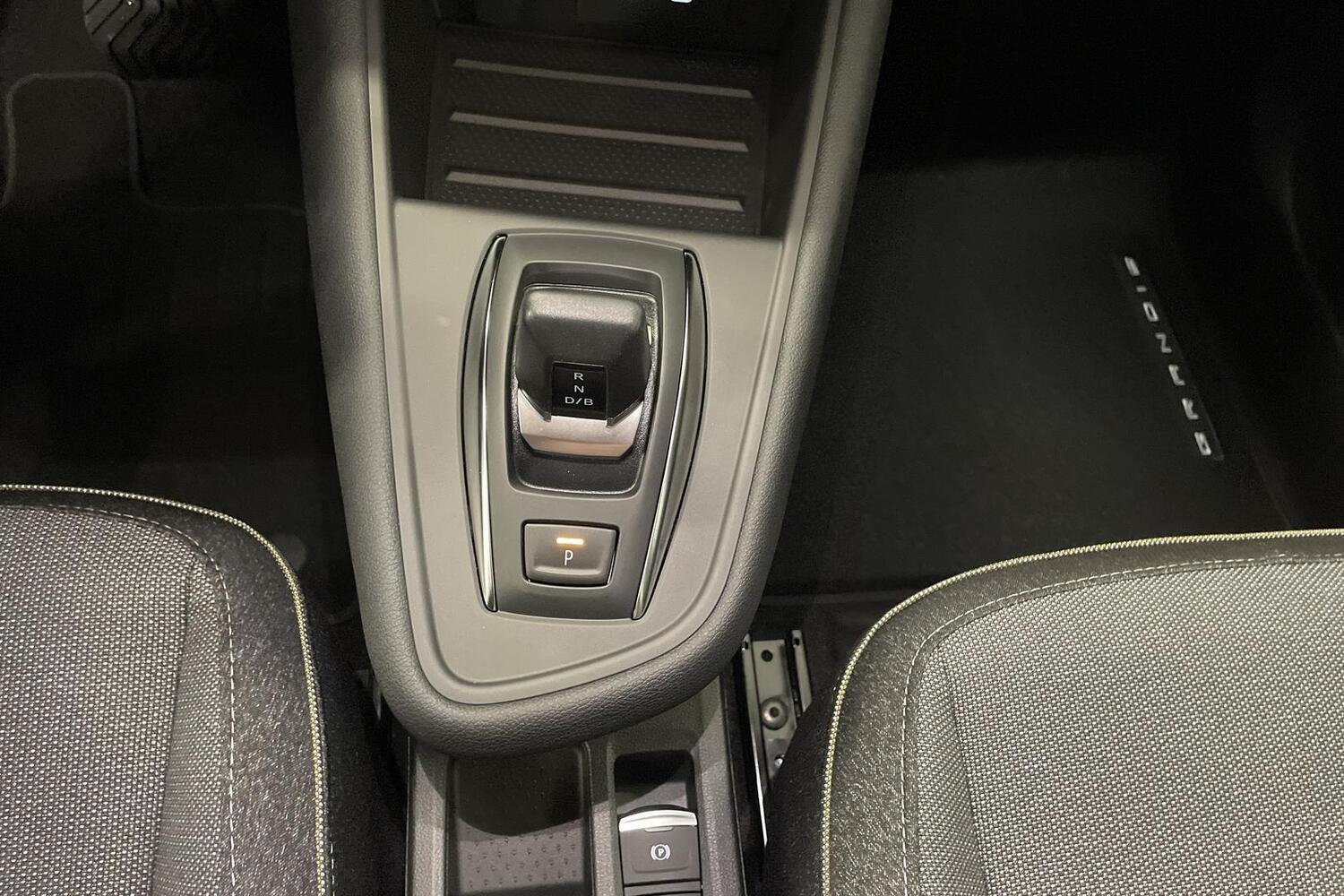 Mitsubishi Grandis vaihtoauto