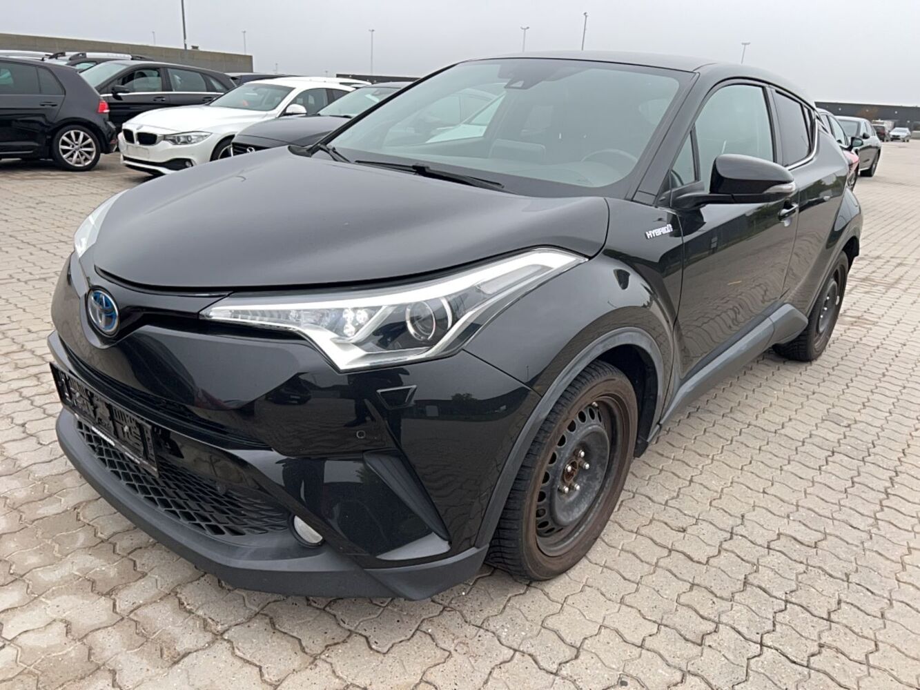 Toyota C-HR vaihtoauto