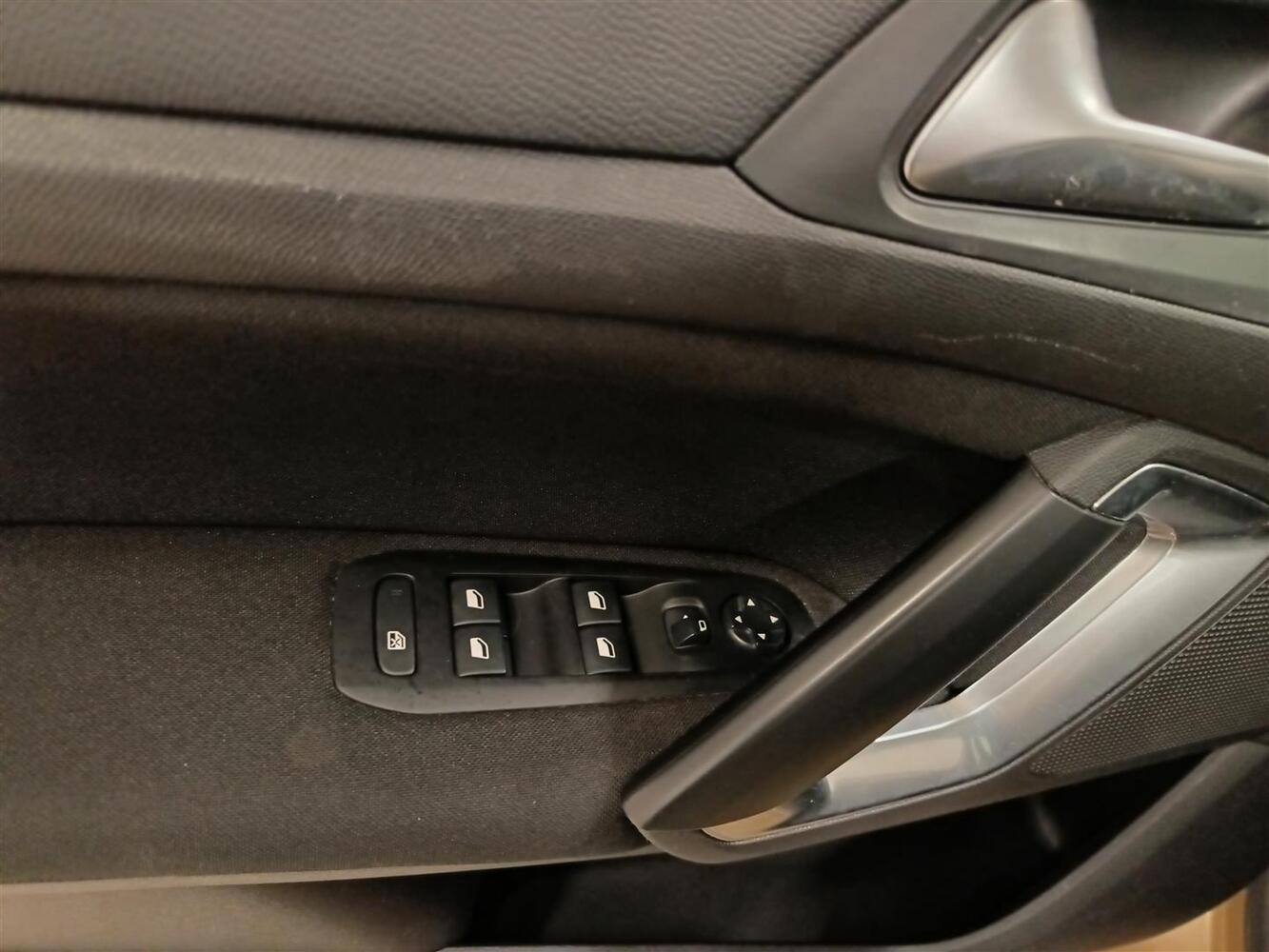 Peugeot 308 vaihtoauto
