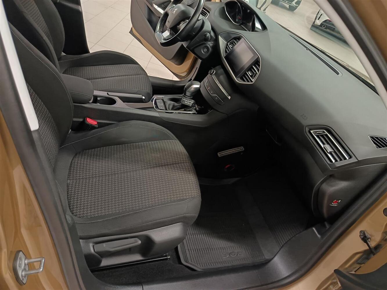 Peugeot 308 vaihtoauto