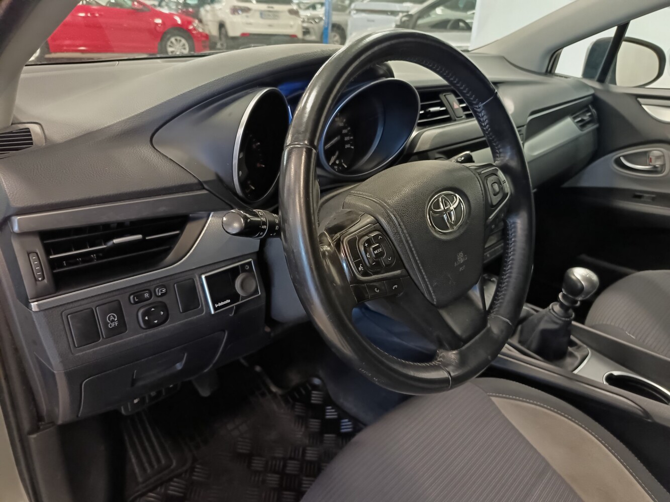Toyota Avensis vaihtoauto
