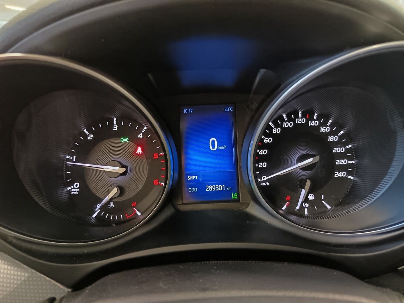 Toyota Avensis vaihtoauto