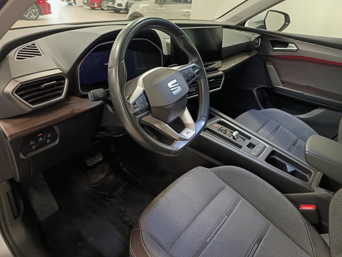 SEAT Leon Sportstourer vaihtoauto