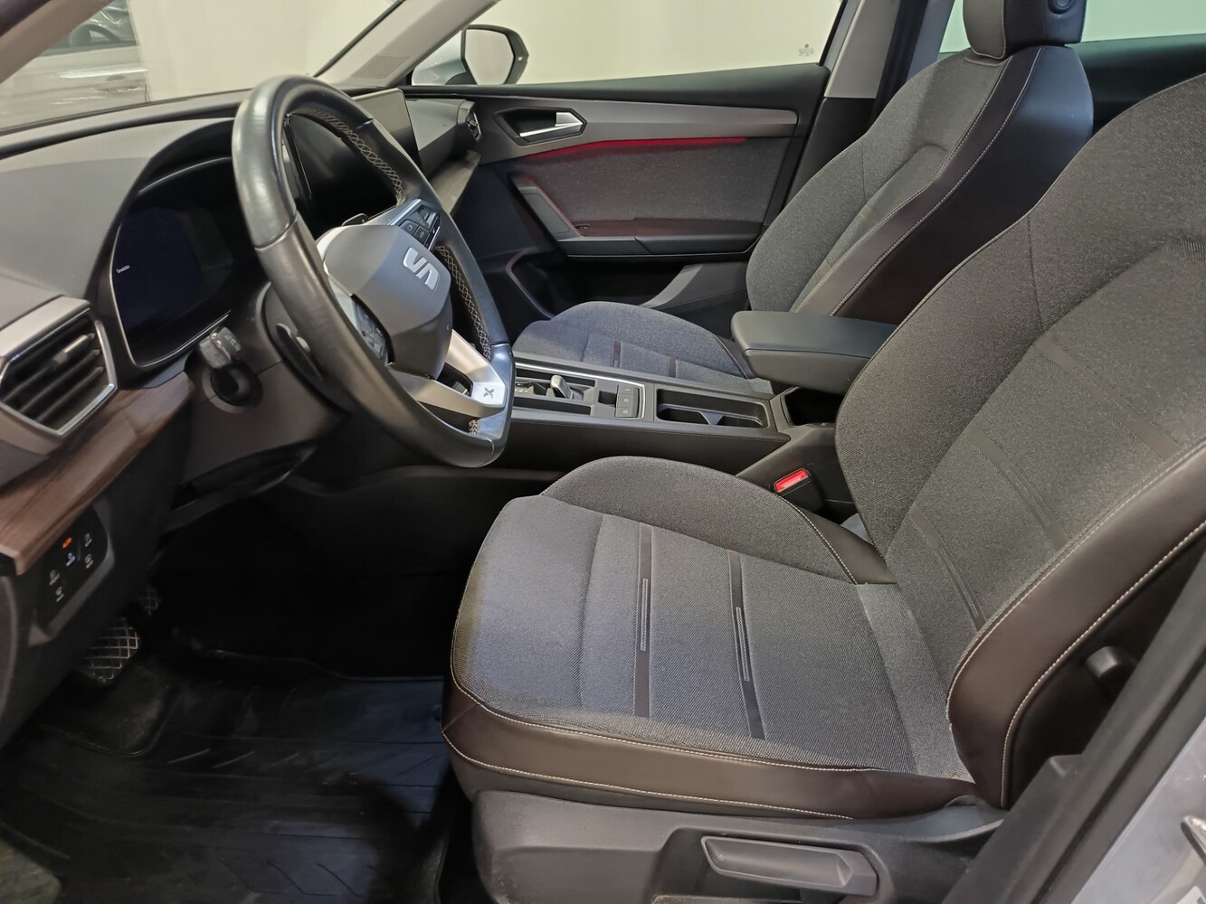 SEAT Leon Sportstourer vaihtoauto