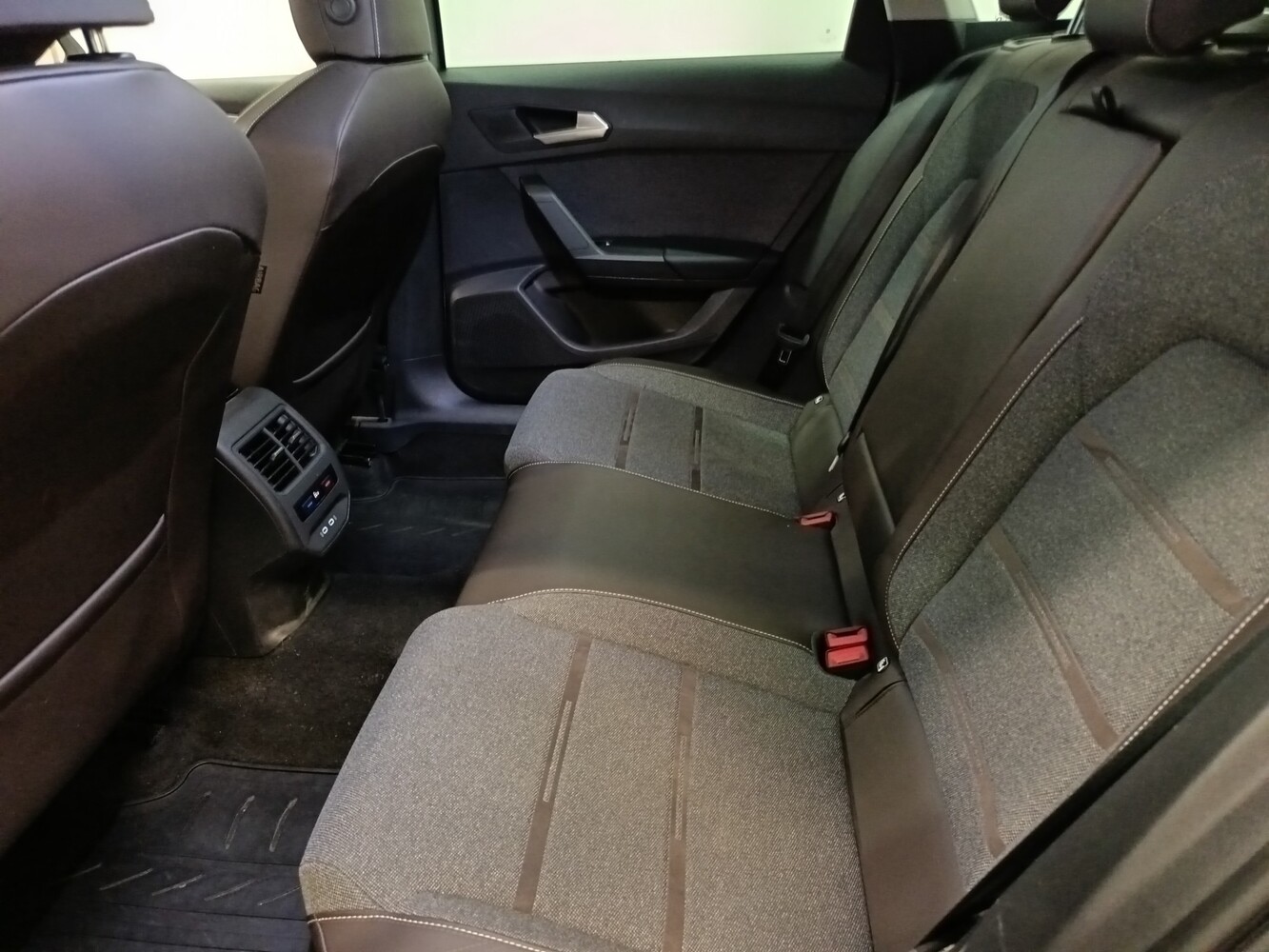 SEAT Leon Sportstourer vaihtoauto
