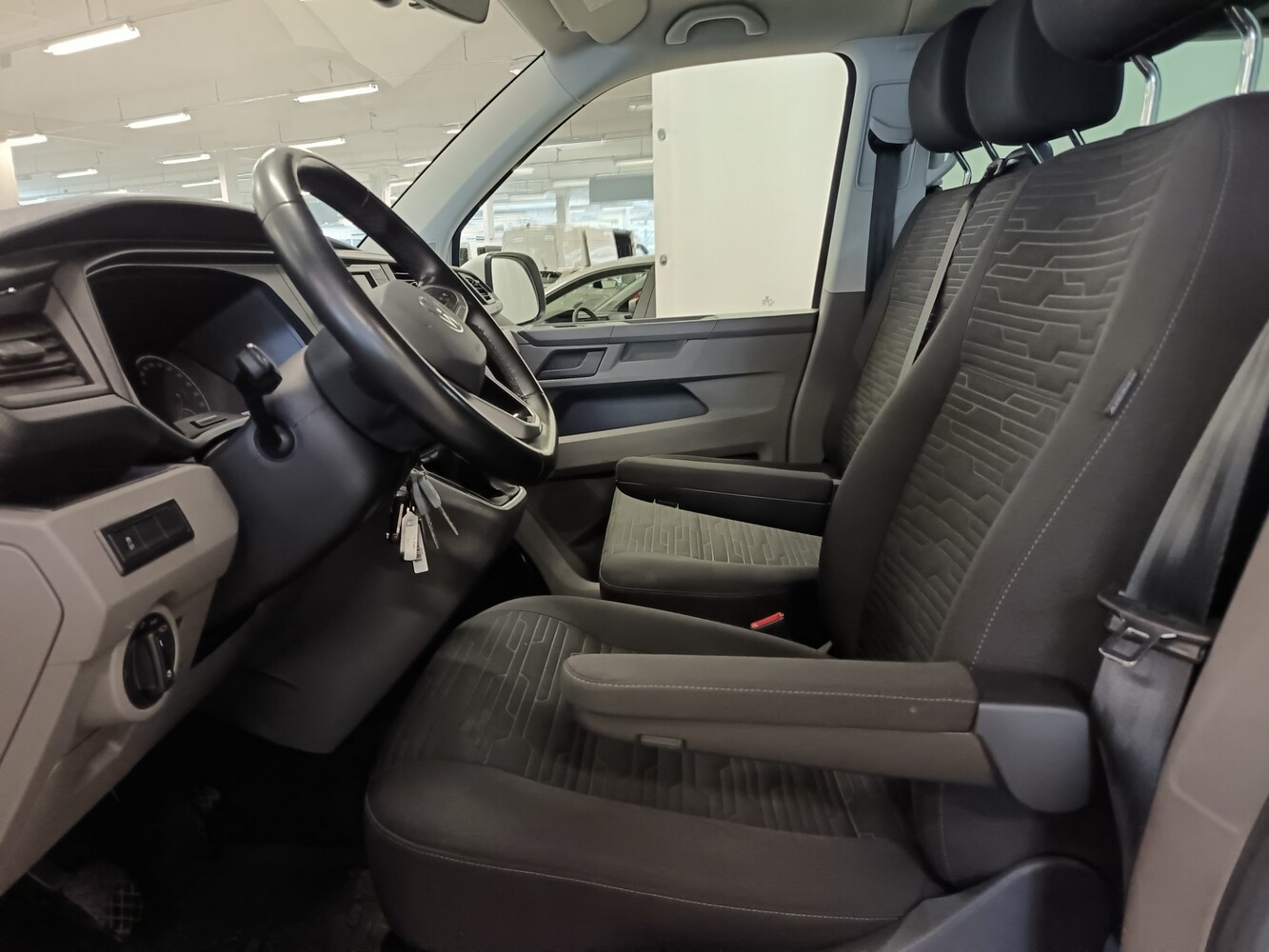 Volkswagen Caravelle vaihtoauto