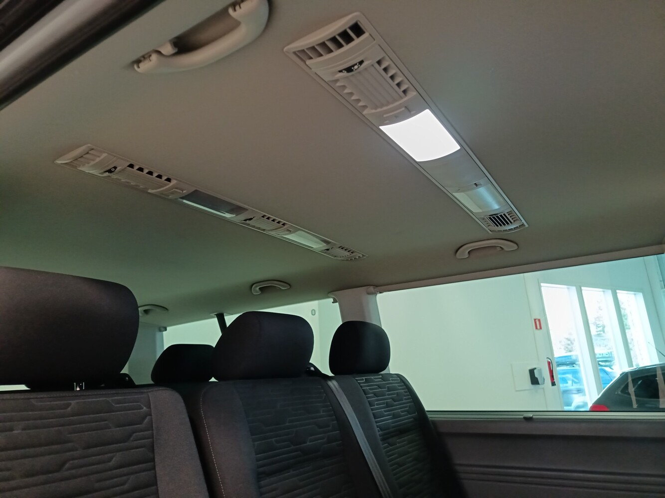 Volkswagen Caravelle vaihtoauto