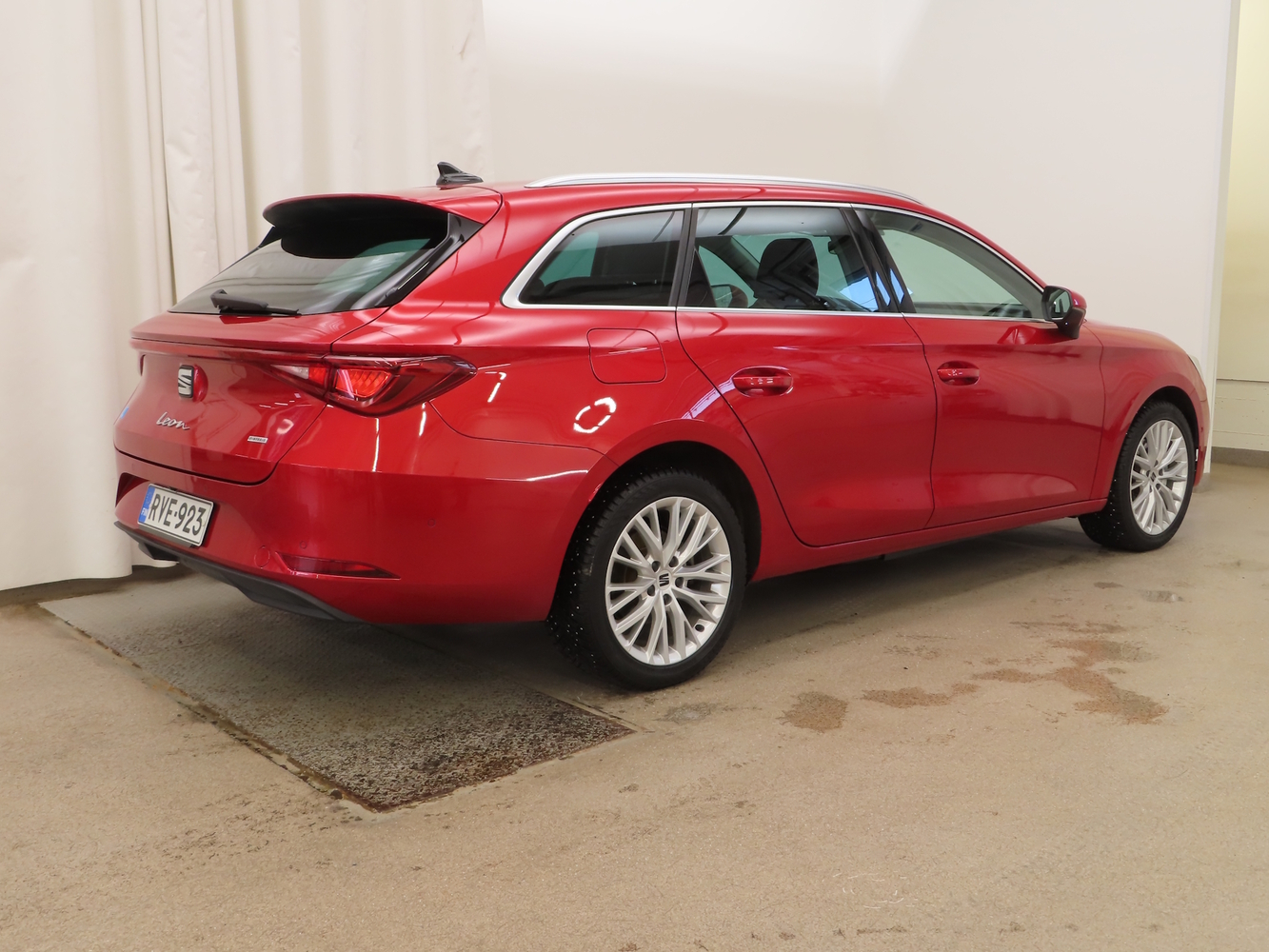 SEAT Leon Sportstourer vaihtoauto