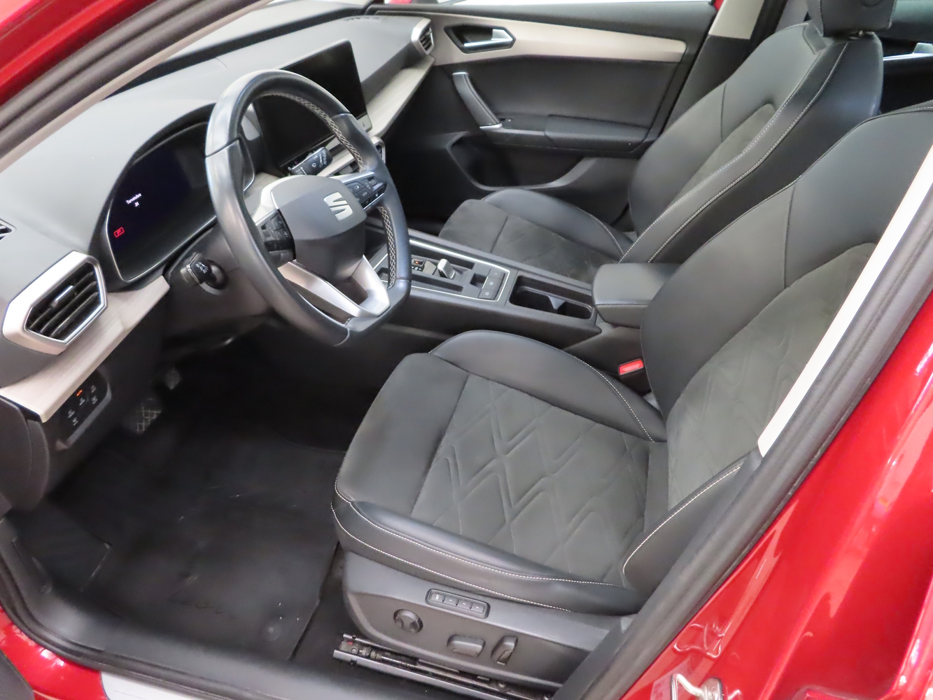 SEAT Leon Sportstourer vaihtoauto