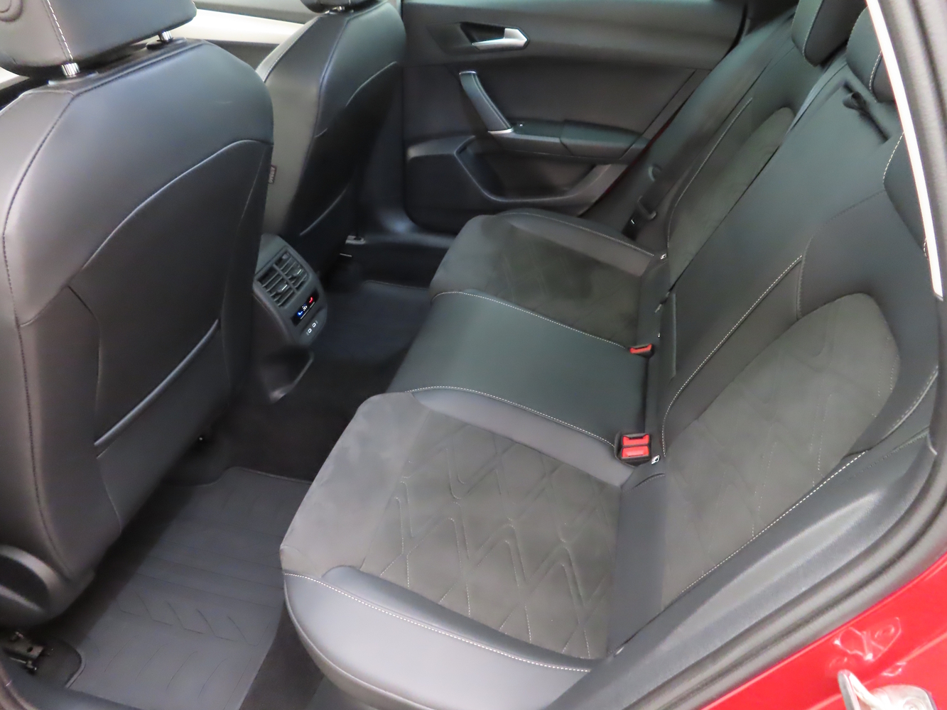 SEAT Leon Sportstourer vaihtoauto