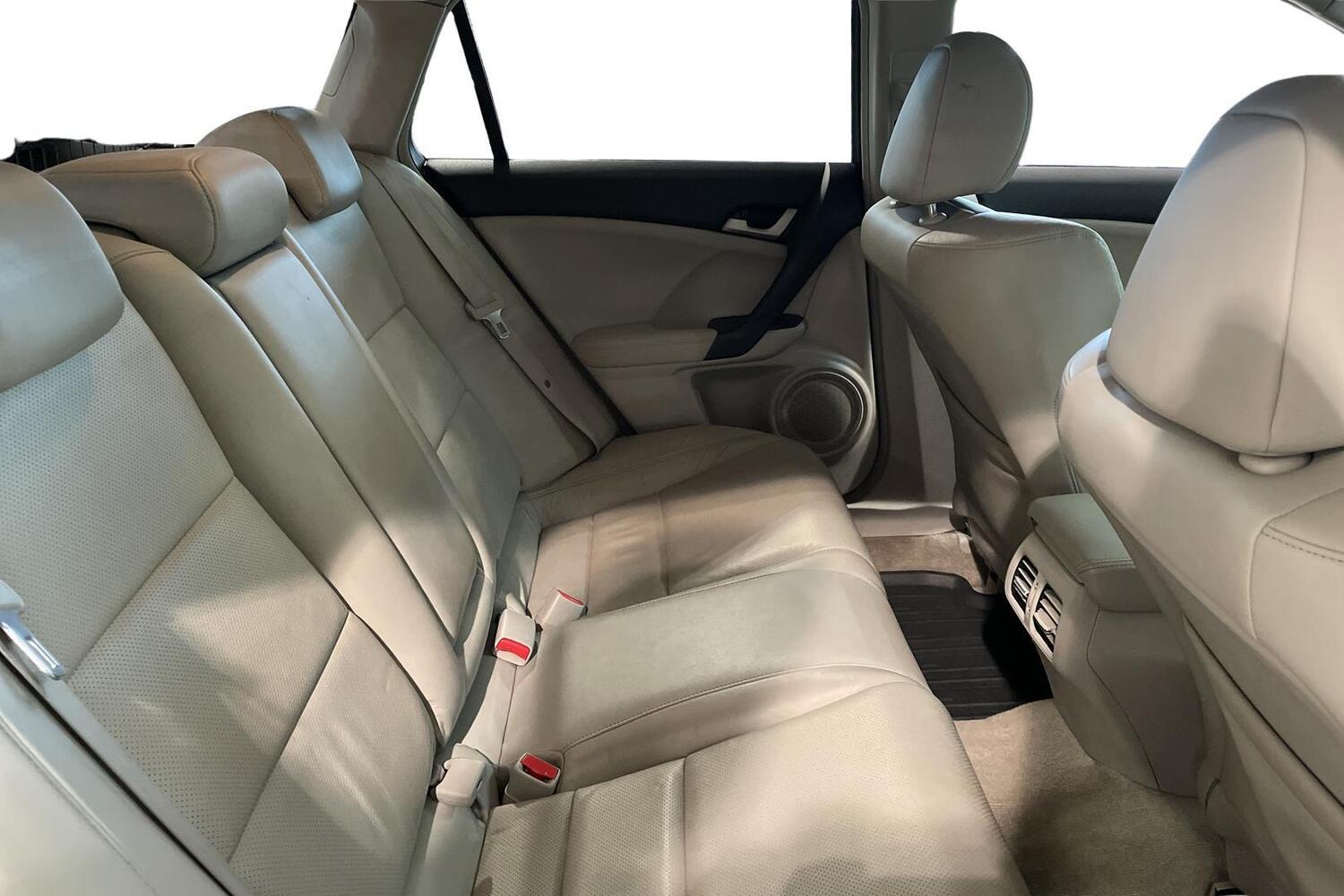 Honda Accord vaihtoauto