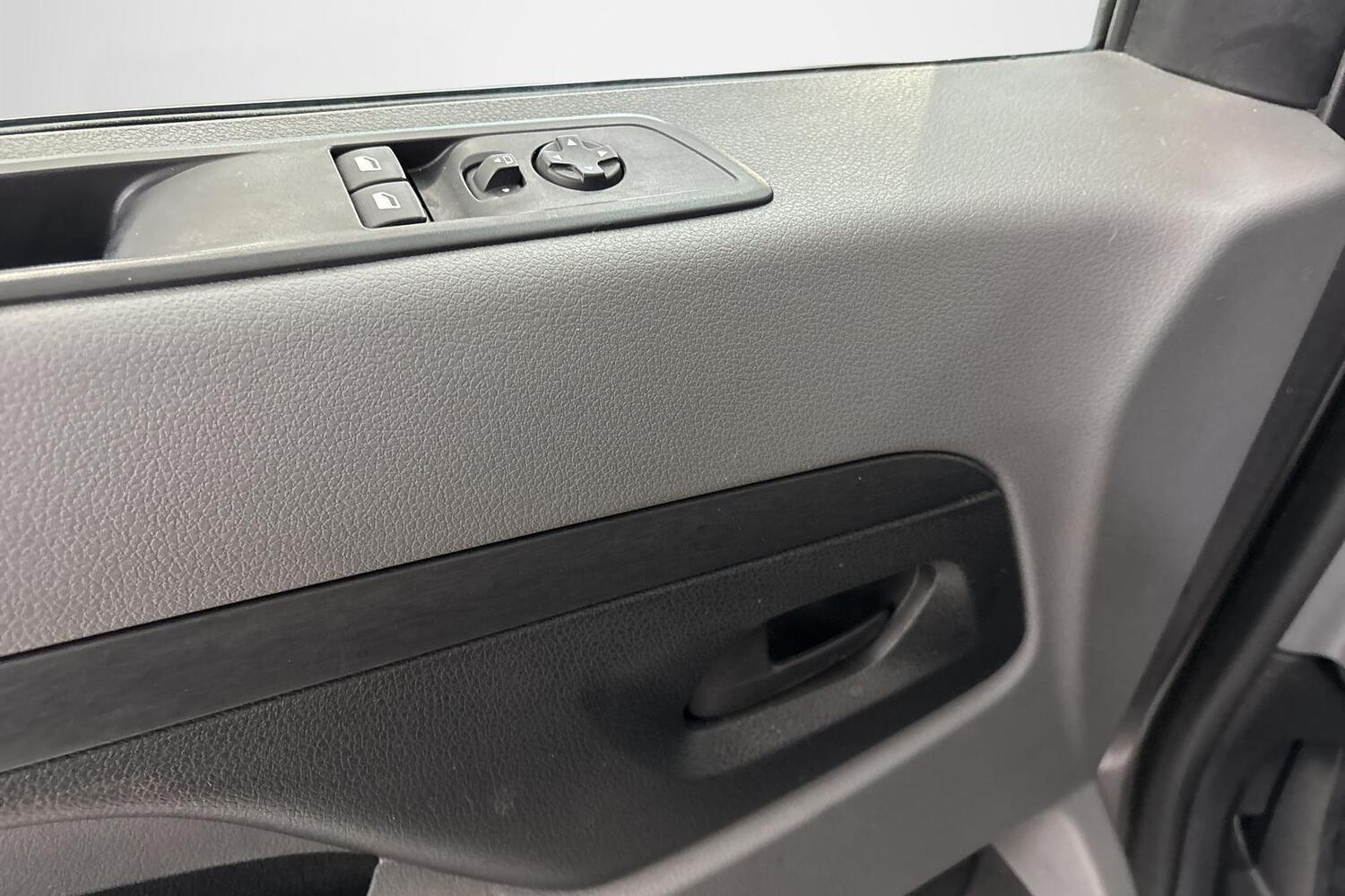 Opel Vivaro vaihtoauto