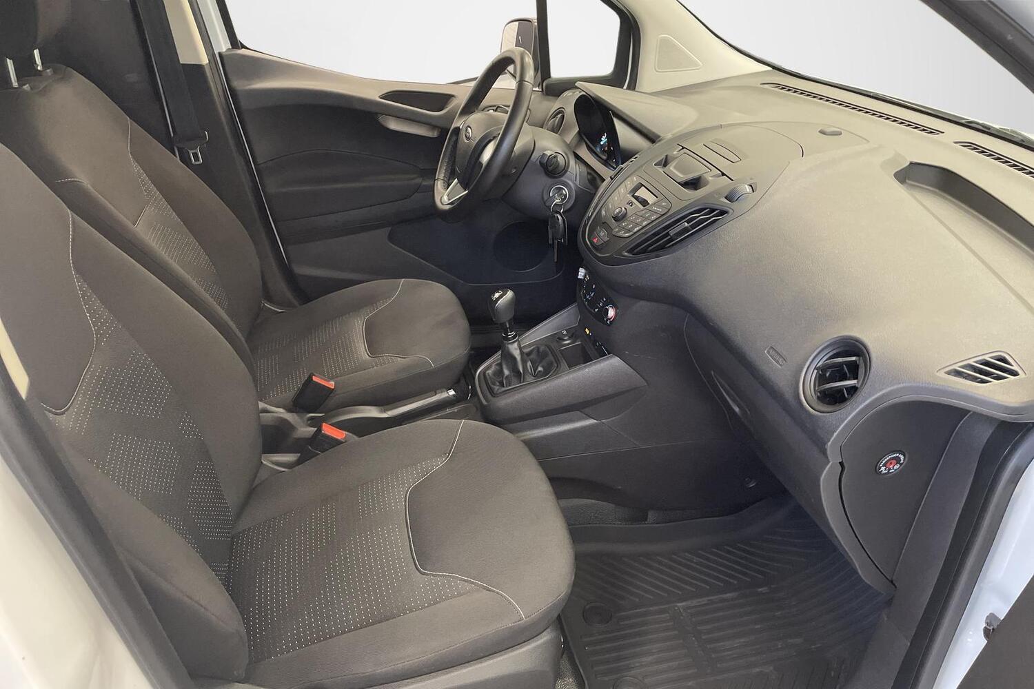 Ford Transit Courier vaihtoauto