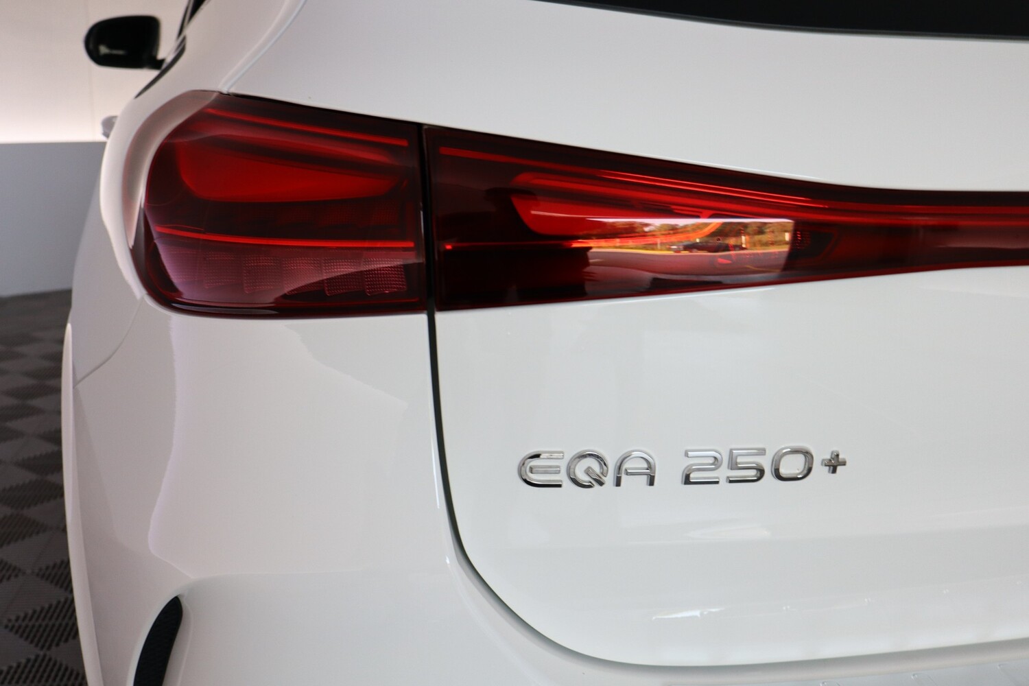 Mercedes-Benz EQA vaihtoauto