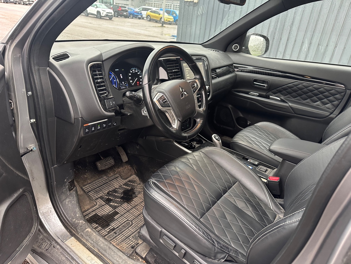 Mitsubishi Outlander PHEV vaihtoauto