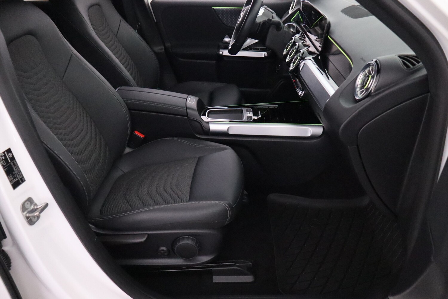 Mercedes-Benz EQB vaihtoauto