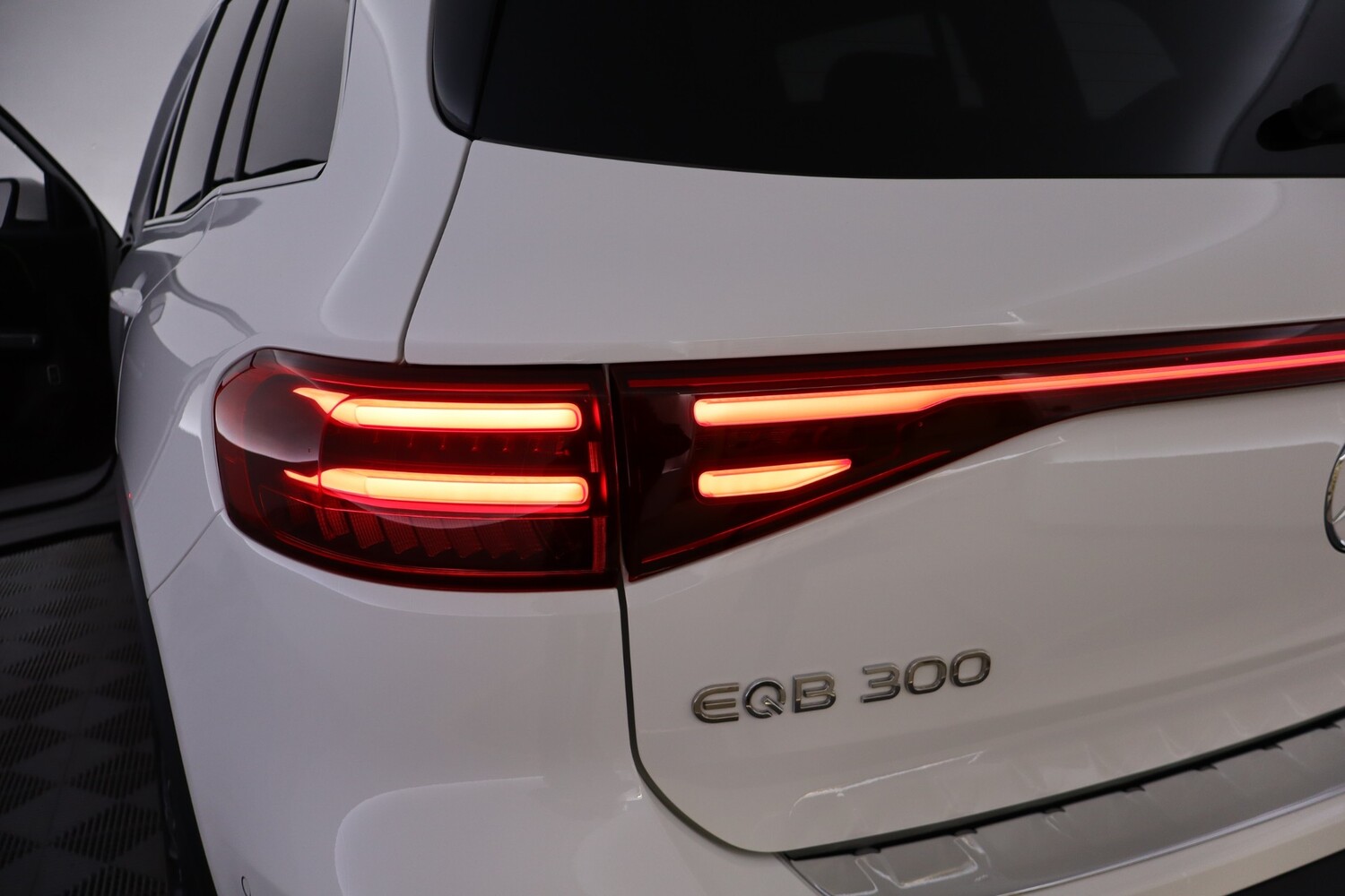 Mercedes-Benz EQB vaihtoauto