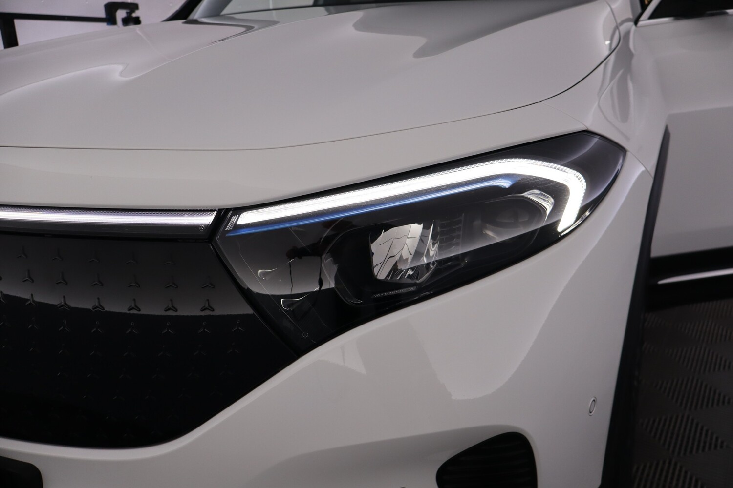 Mercedes-Benz EQB vaihtoauto