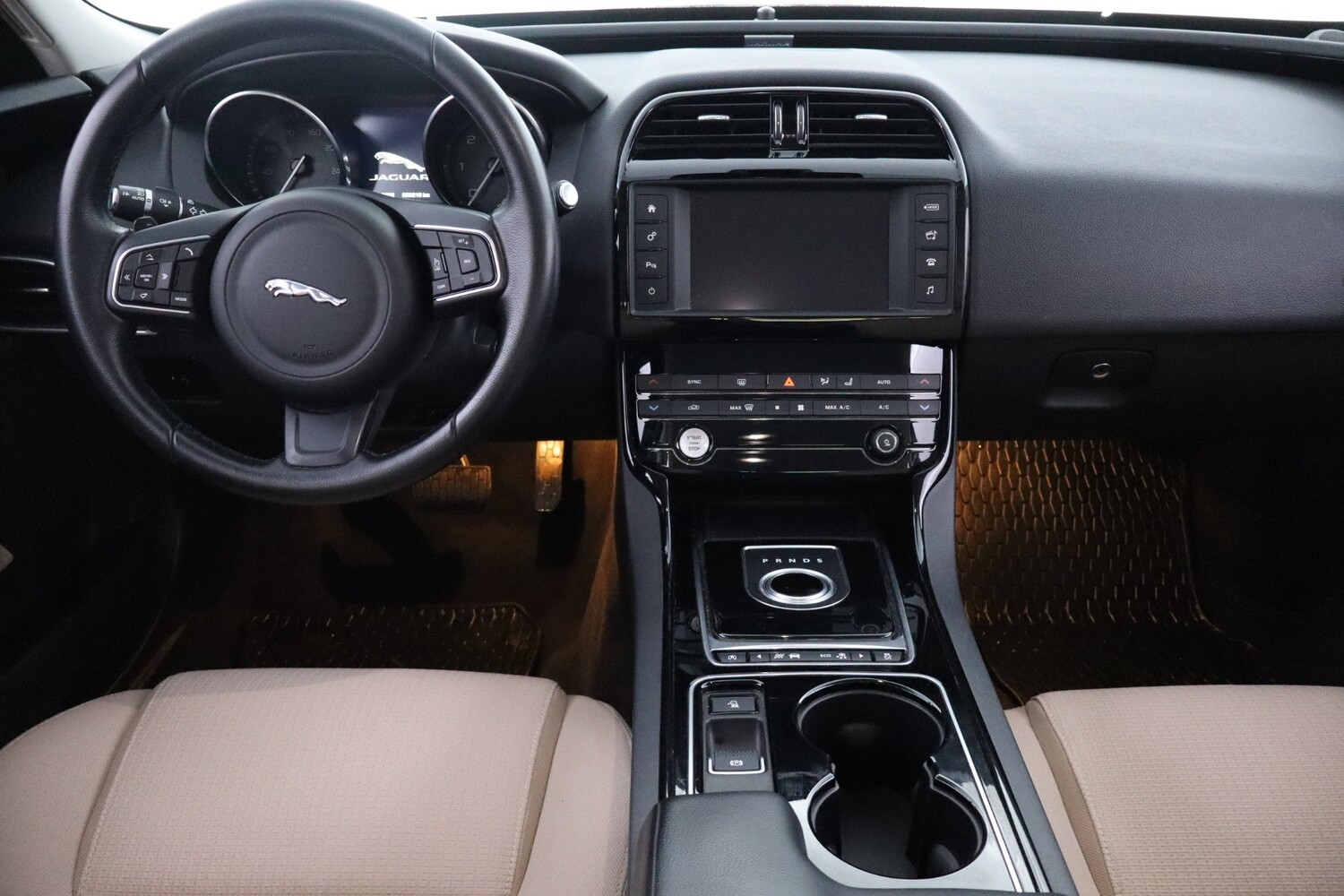 Jaguar XE vaihtoauto