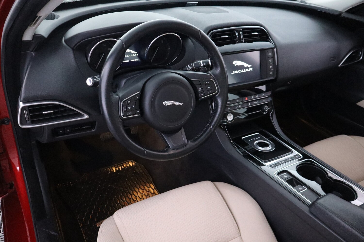 Jaguar XE vaihtoauto
