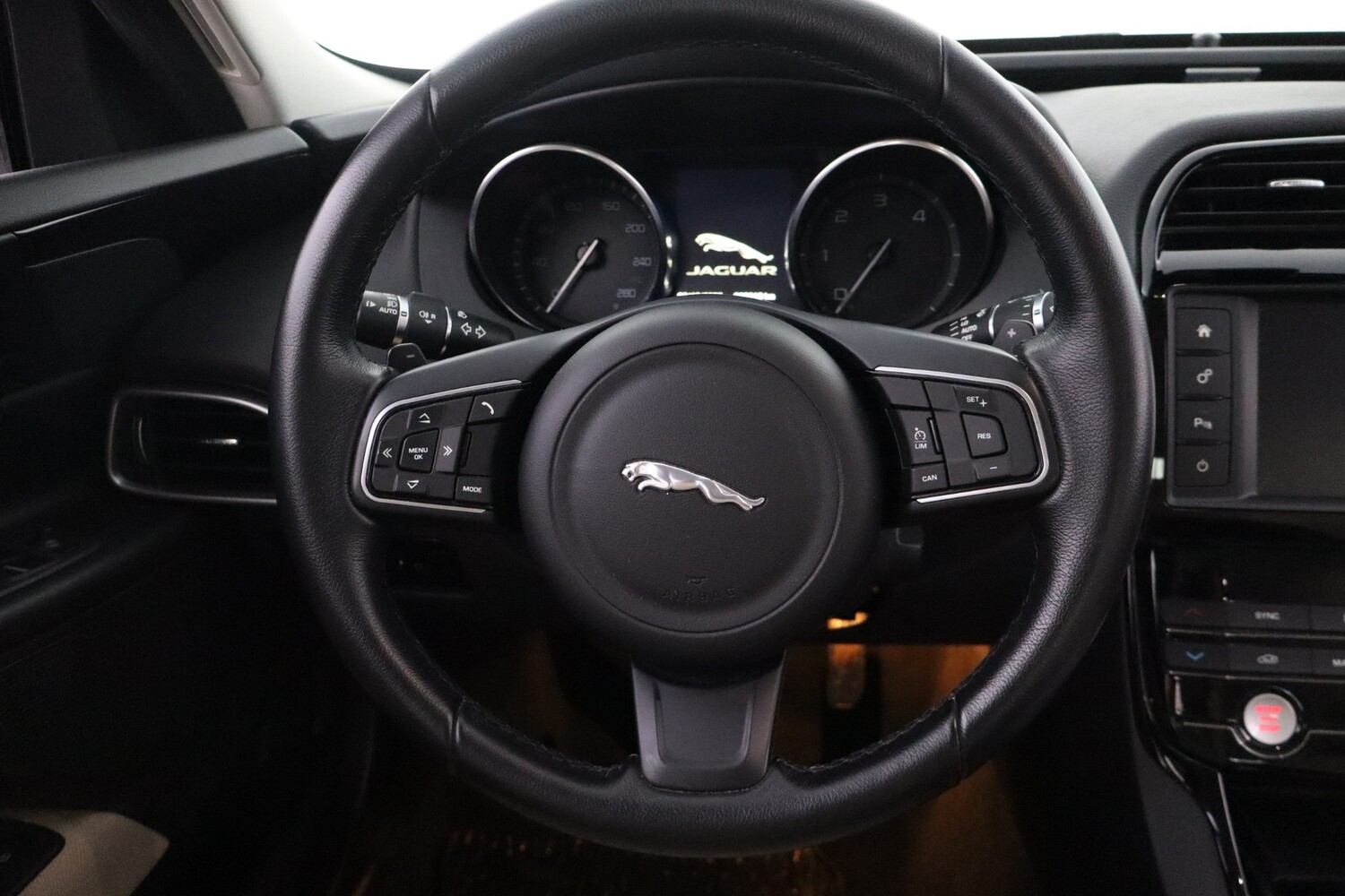 Jaguar XE vaihtoauto