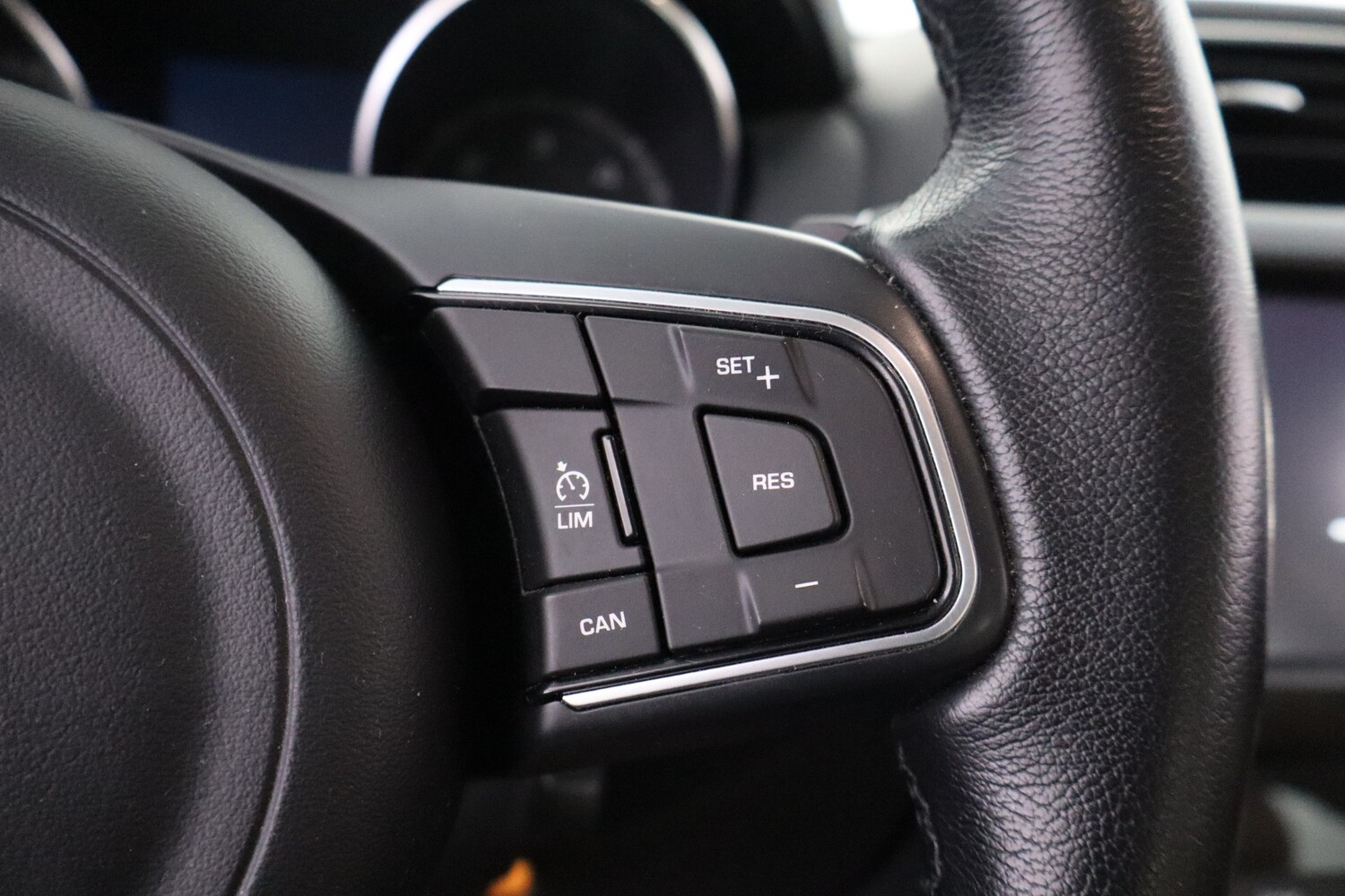Jaguar XE vaihtoauto