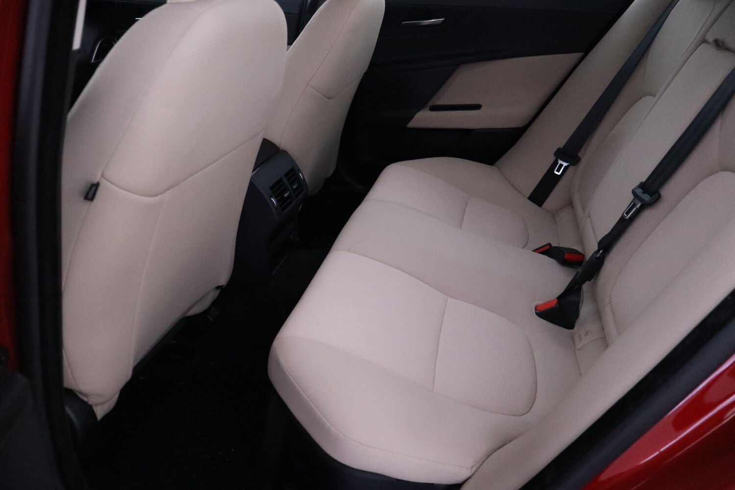 Jaguar XE vaihtoauto