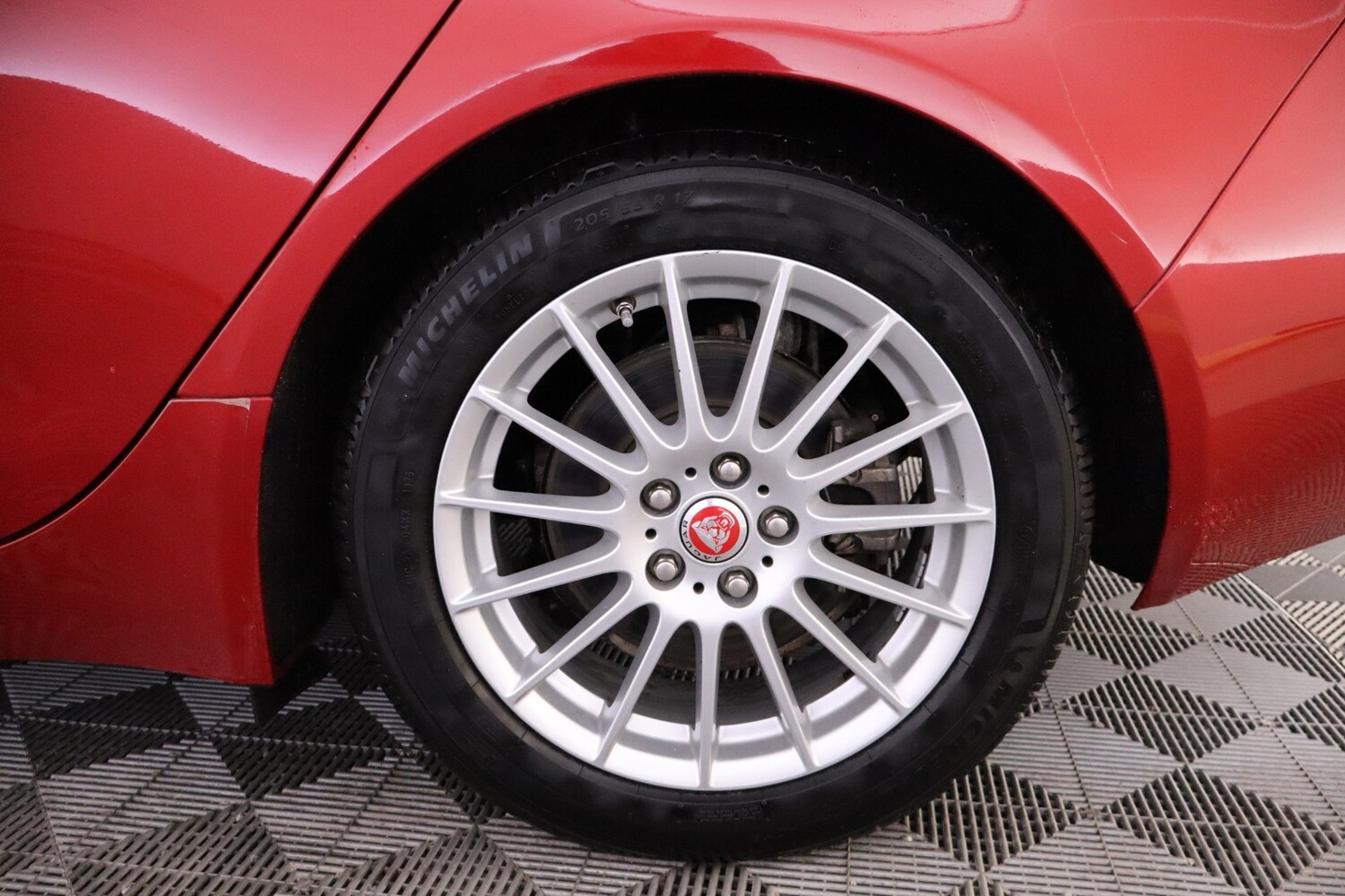 Jaguar XE vaihtoauto