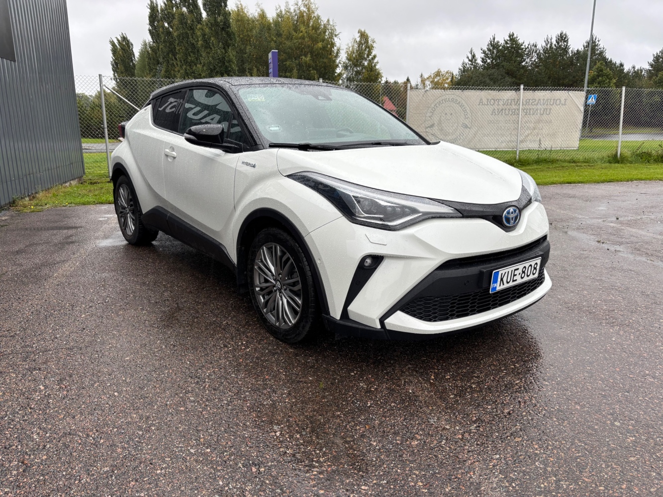 Toyota C-HR vaihtoauto