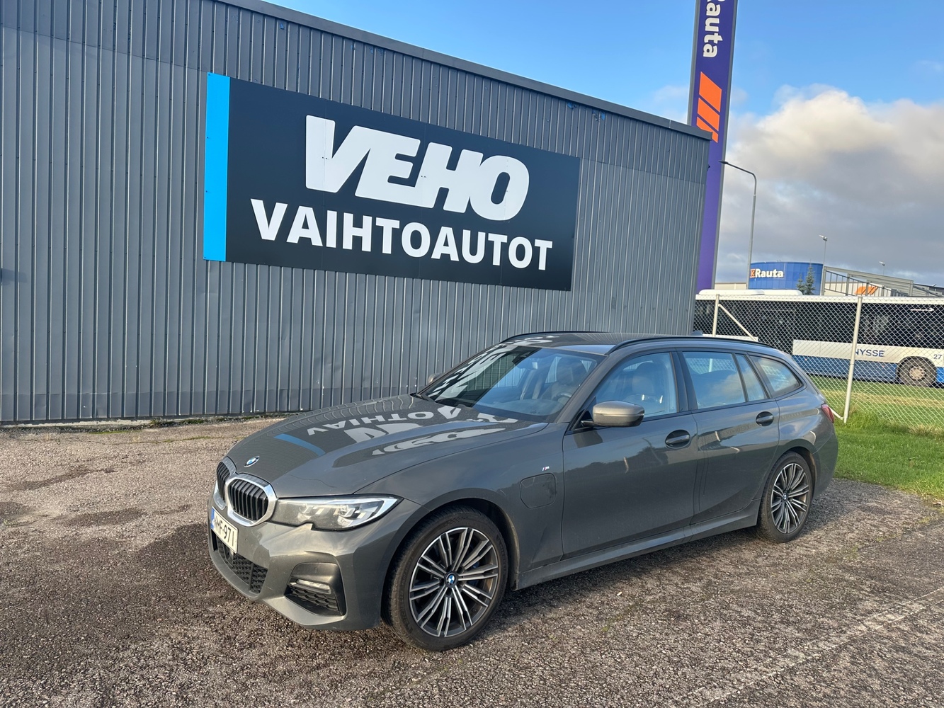 BMW 330 vaihtoauto