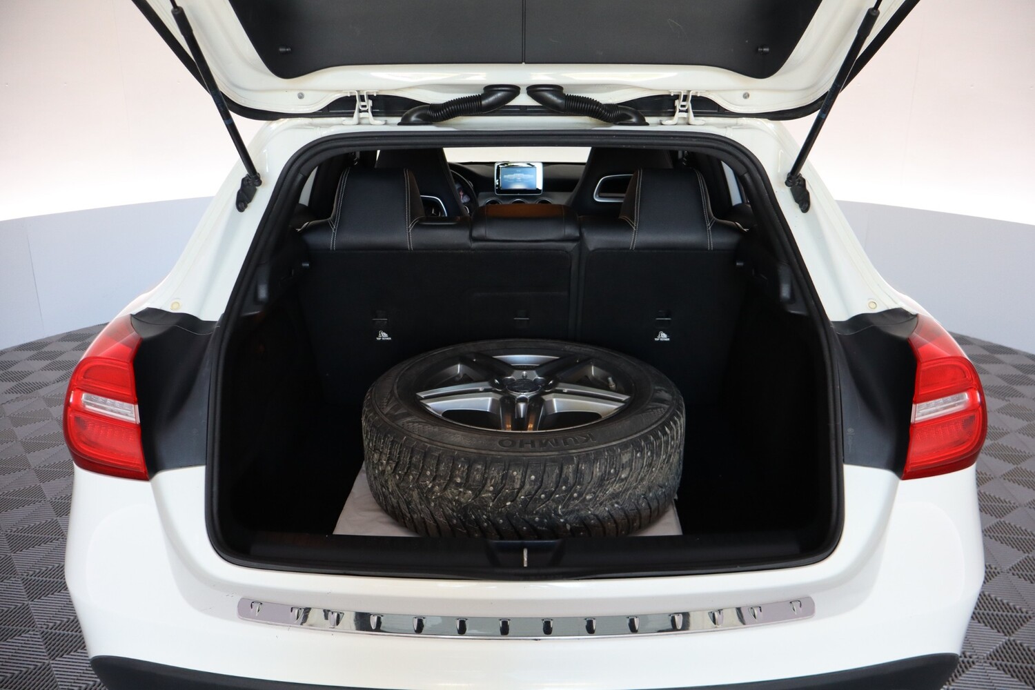 Mercedes-Benz GLA vaihtoauto