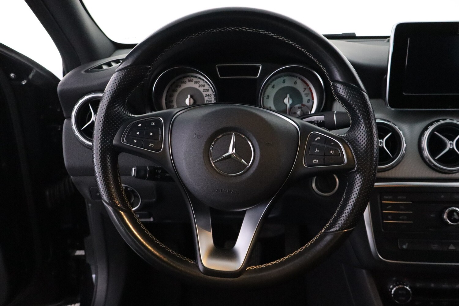 Mercedes-Benz GLA vaihtoauto