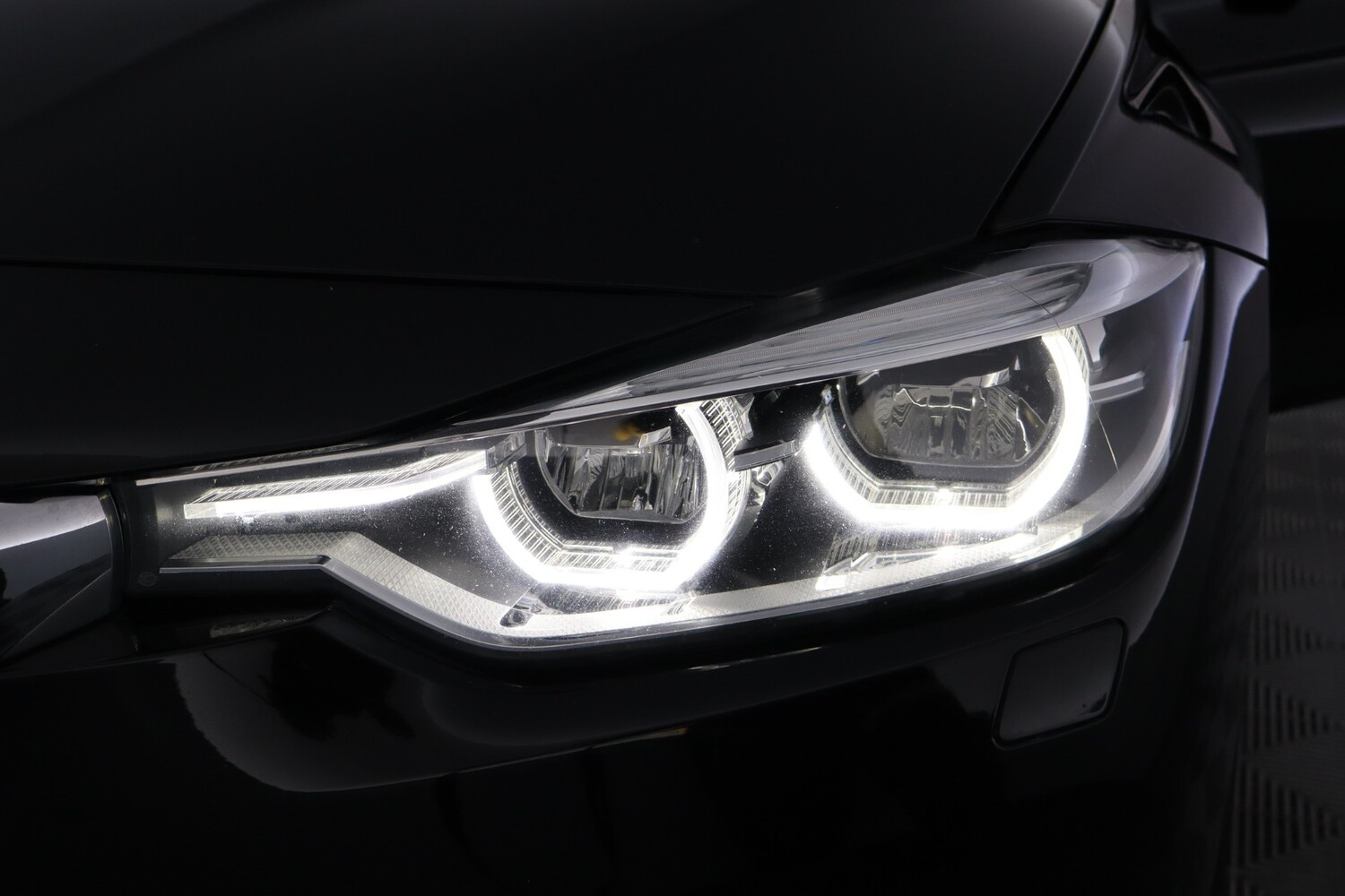BMW 320 vaihtoauto