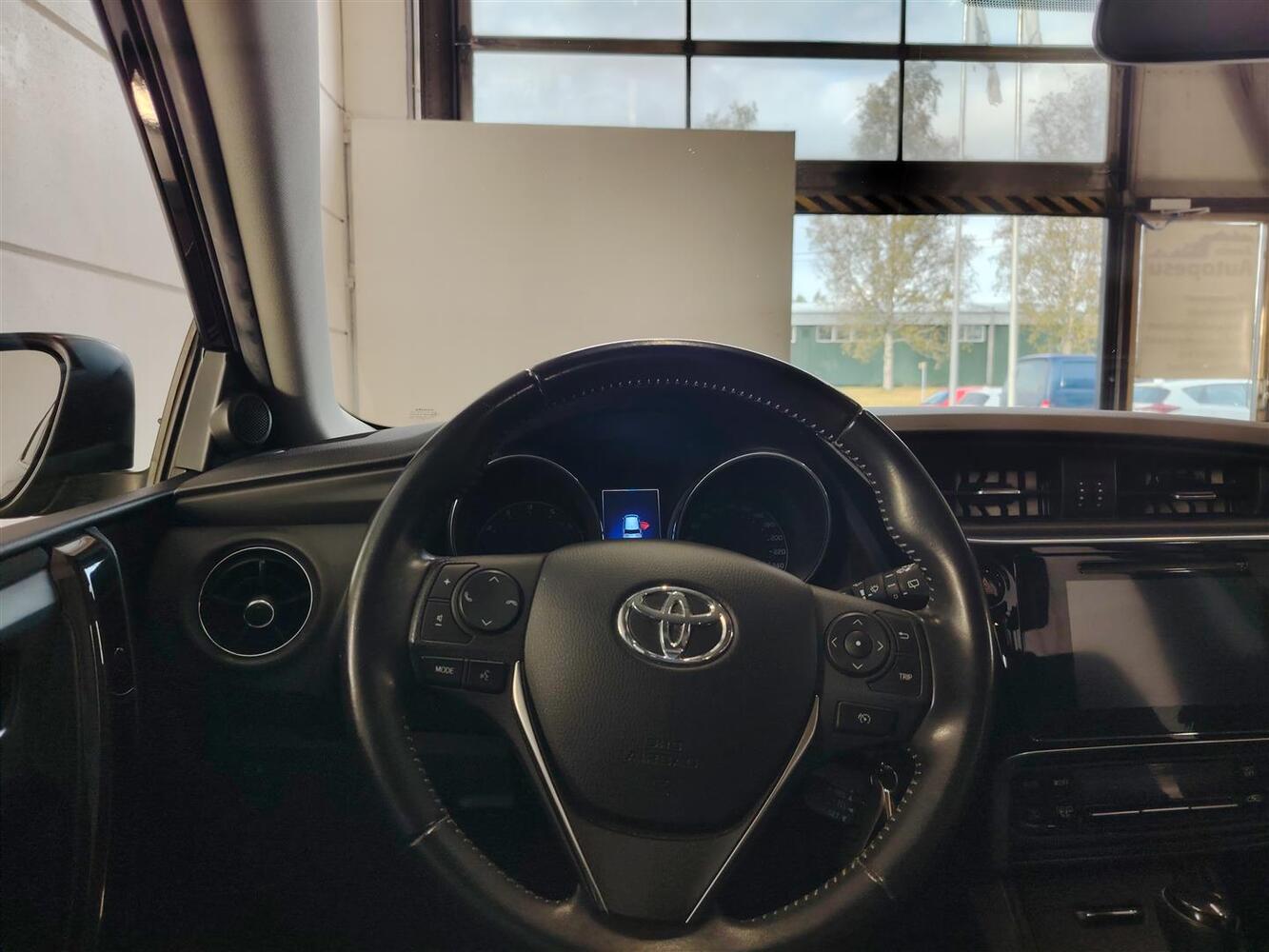 Toyota Auris vaihtoauto