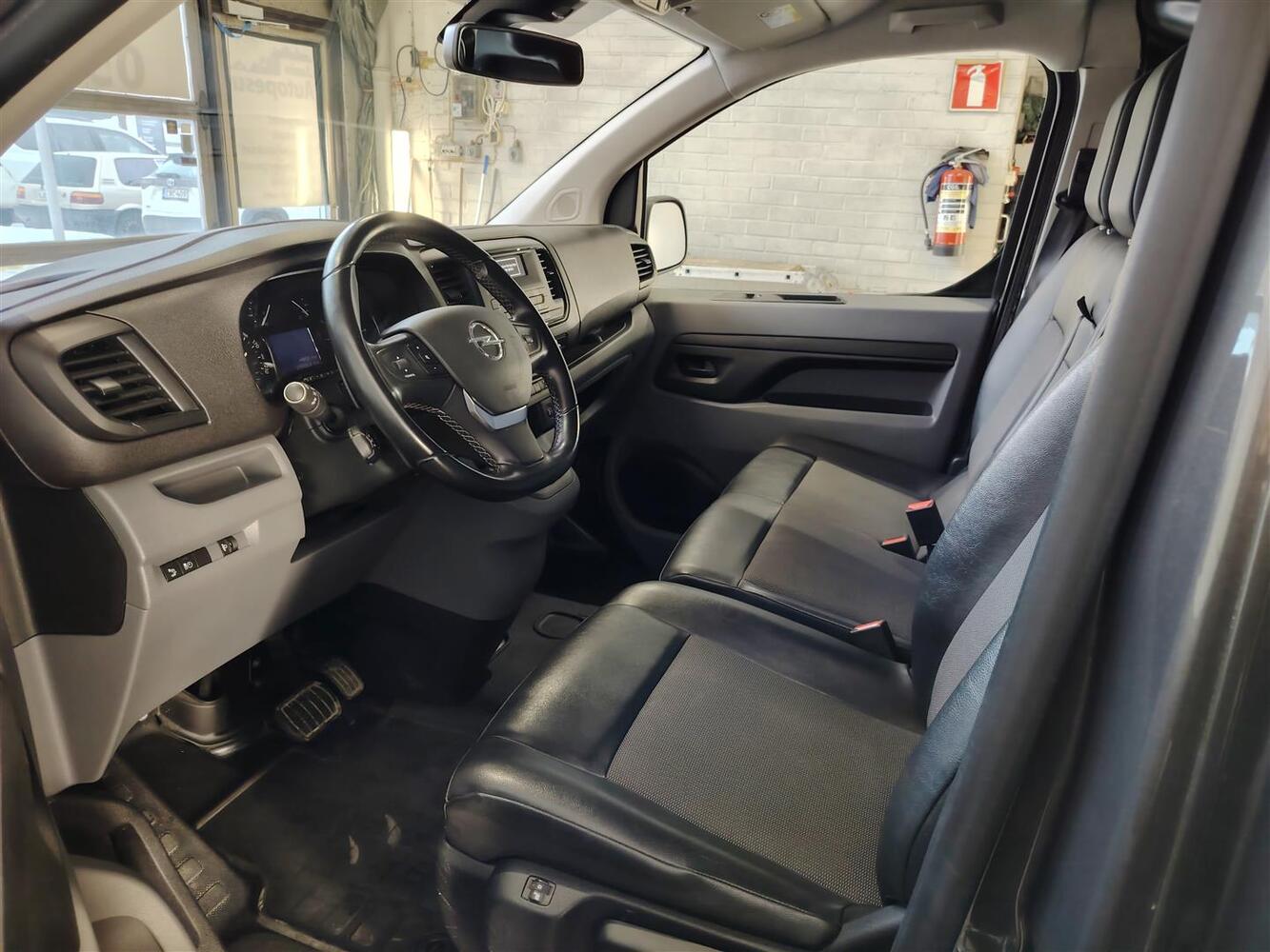 Opel Vivaro vaihtoauto