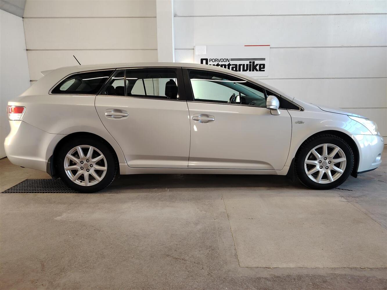 Toyota Avensis vaihtoauto