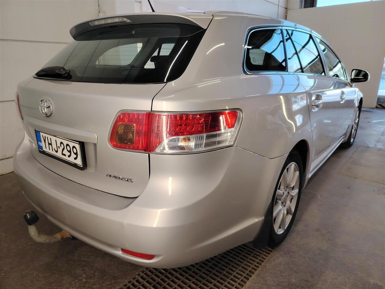Toyota Avensis vaihtoauto